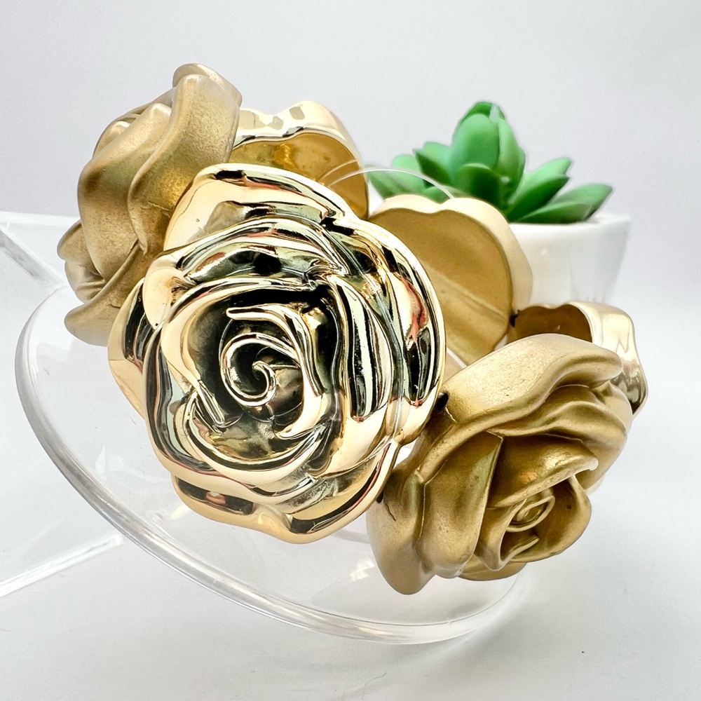 STATEMENT ROSE BRACELET